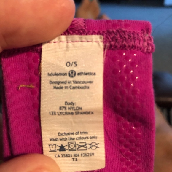 Lululemon fuscia headband - Picture 2 of 3